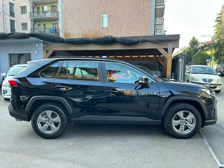 Left hand drive TOYOTA RAV 4 2.5 HV 218HP E-CVT 2WD Business